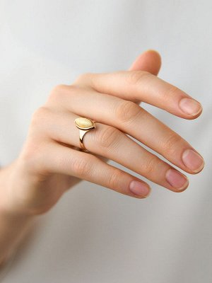 Изысканное золотое кольцо со вставкой из натурального белого янтаря «Амарант»