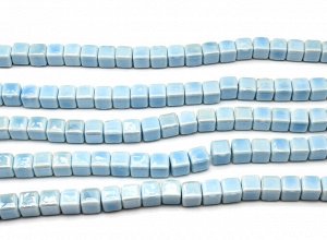 Бусины из керамики кубик 8*8мм, цв.голубой светлый, 30см, 32 бусины