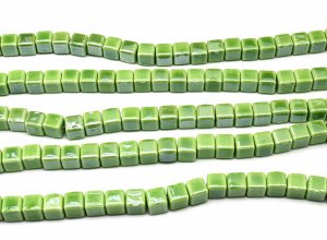 Бусины из керамики кубик 8*8мм, цв.зеленый, 30см, 35 бусин