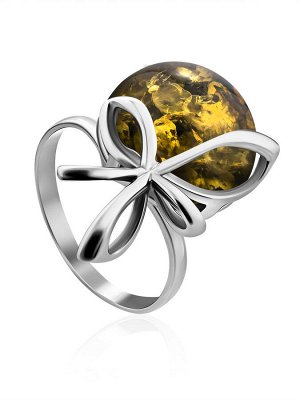 Яркое кольцо «Черри» из серебра и натурального янтаря зелёного цвета