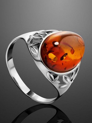 Элегантное кольцо «Кармен» из серебра с коньячным янтарём