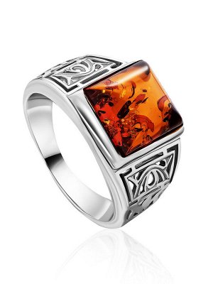 Серебряный перстень со вставкой из янтаря коньячного цвета «Цезарь»