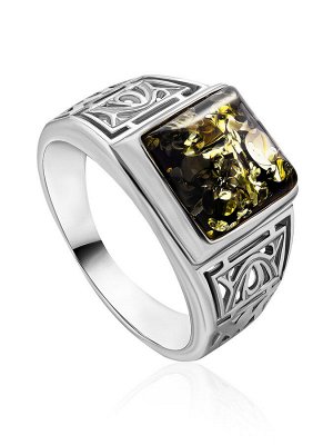 Перстень для мужчины из серебра, украшенный натуральным зелёным янтарём «Цезарь»