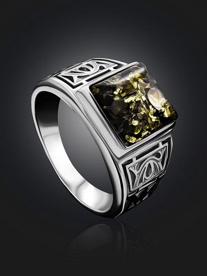 Перстень для мужчины из серебра, украшенный натуральным зелёным янтарём «Цезарь»