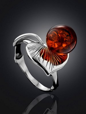 Нежное серебряное кольцо, украшенное коньячным янтарём «Калина»