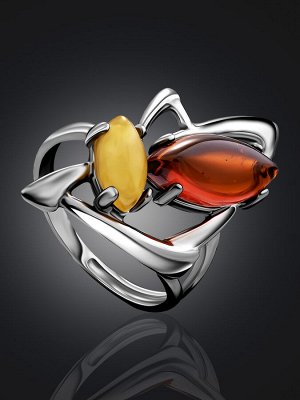 Оригинальное кольцо из серебра и натурального балтийского янтаря двух цветов «Пегас»