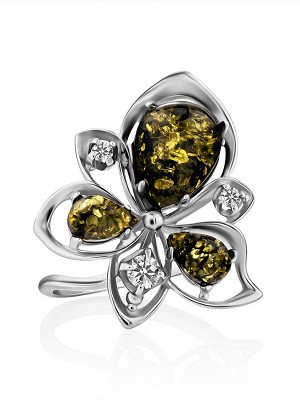 Крупное кольцо из серебра, украшенное зелёным янтарём и цирконами «Эдельвейс»