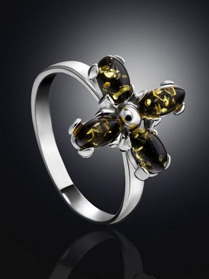 Стильное кольцо из серебра и янтаря зелёного цвета «Суприм»