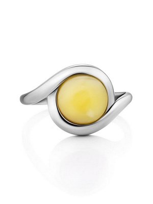 Нежное кольцо из серебра с цельным медовым янтарём «Ягодка»