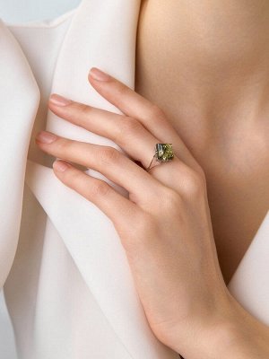 Геометрическое кольцо из серебра с зелёным янтарём «Агра»