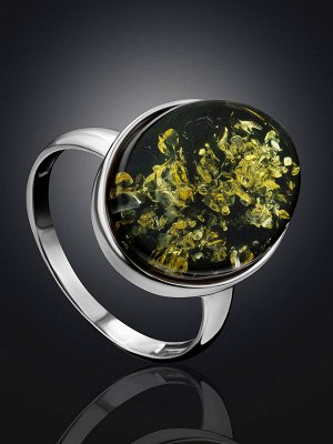 Элегантное овальное кольцо с плоской янтарной вставкой «Бенефис»