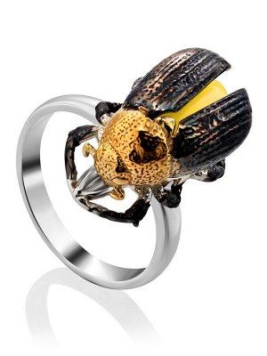 Эффектное кольцо из серебра и натурального балтийского янтаря медового цвета «Скарабей»