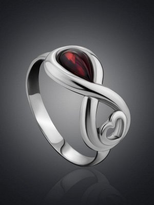 Изящное серебряное кольцо со вставкой из натурального янтаря «Амур»