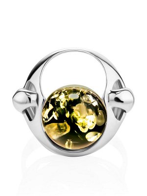Стильное серебряное кольцо с круглой вставкой из натурального искрящегося зеленого янтаря «Орион»