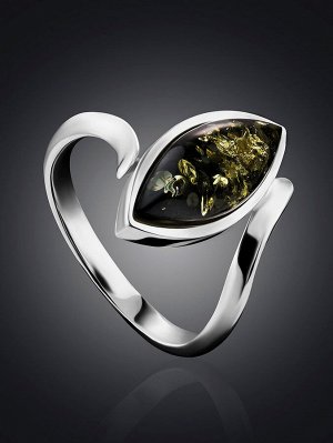Лёгкое кольцо из серебра с искрящимся зелёным янтарем «Адажио»