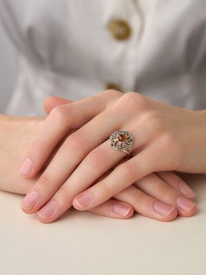 Яркое кольцо из серебра и марказитов, украшенное янтарём коньячного цвета «Эйфория»