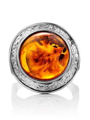 Нарядное серебряное кольцо с круглой вставкой коньячного янтаря «Ампир»
