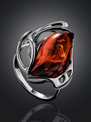 Необычное кольцо «Иллюзия» из серебра и натурального янтаря коньячного цвета