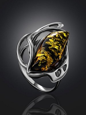 Эффектное оригинальное кольцо из серебра с зелёным янтарём «Иллюзия»