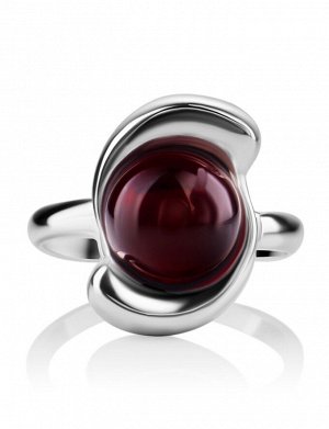Эффектное кольцо из серебра и янтаря тёмно-вишнёвого цвета «Арго»