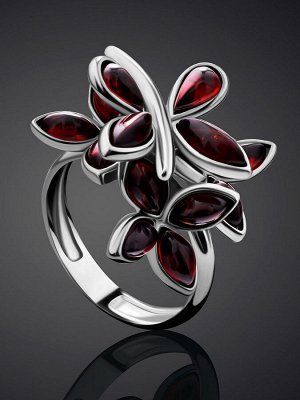 Объемное серебряное кольцо с янтарными вставками вишневого цвета «Лаванда»