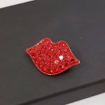 Мини-брошка &quot;Губы&quot;, красная, со стразами, арт.606.178