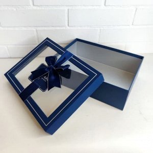Коробка подарочная с окном и бантом
