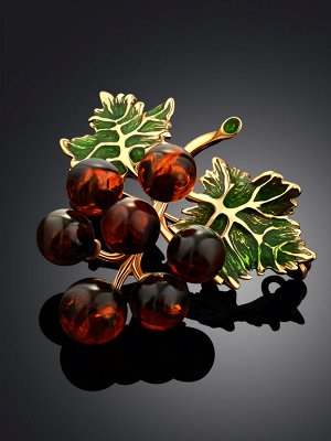 Очаровательная брошь «Виноград» в позолоте с эмалью, украшенная янтарем