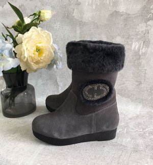 Женские зимние ботинки из натуральной замши с натуральным мехом