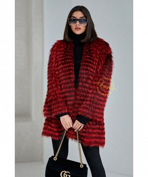 Красное меховое пальто из лисы