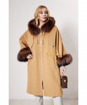 Кашемировое пальто с мехом енота