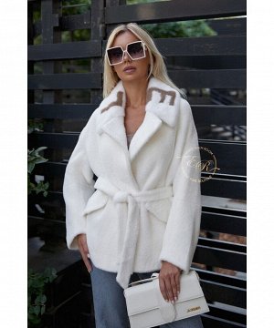 Белое пальто-куртка с поясом