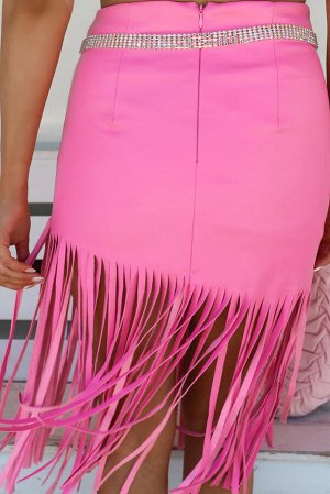 Розовая мини-юбка с бахромой и блестящим поясом