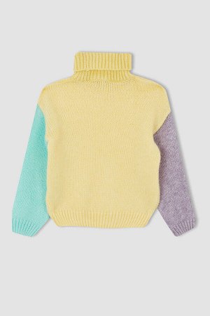 Трикотажный свитер оверсайз для девочек с высоким воротником