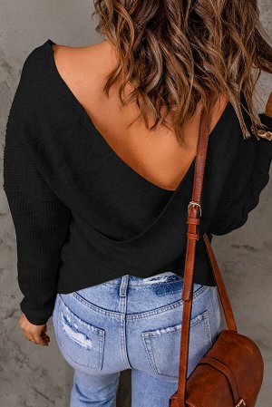 Черный свитер с глубоким вырезом и открытой спиной
