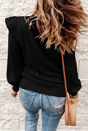 Черный вязаный свитер с косами и оборками на плечах
