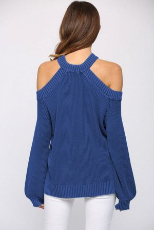 Синий вязаный свитер с открытыми плечами и спиной