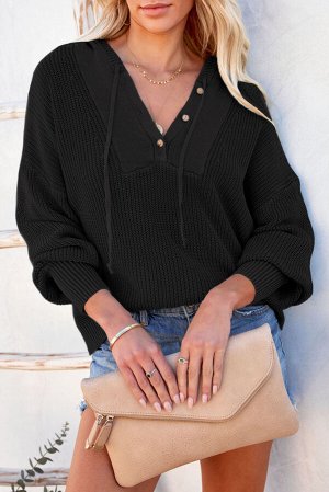 Черный вязаный свитер в рубчик с капюшоном и V-образным вырезом