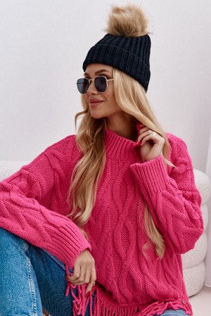 Розовый вязаный свитер с косами и бахромой