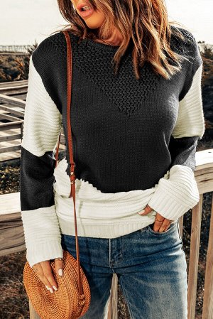 Черно-белый свитер в стиле колорблок