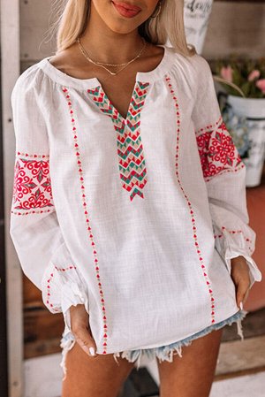 Белая блуза с V-образным вырезом и вышивкой