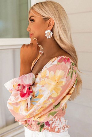 Розовая блуза с V-образным вырезом и цветочным принтом