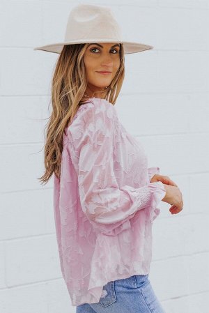Розовая блуза с квадратным вырезом и цветочной аппликацией