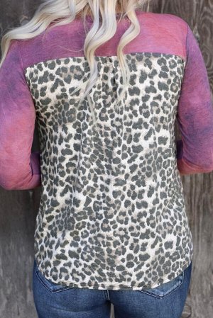 Розовый лонгслив с леопардовым принтом на спинке и нагрудным карманом