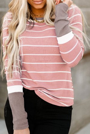 Розовый полосатый пуловер в рубчик