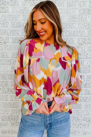 Цветная блуза с абстрактным принтом и длинным рукавом