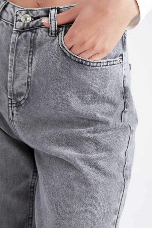 Джинсовые брюки бойфренда с высокой талией