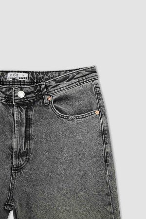 Джинсовые брюки узкого кроя с нормальной талией и рваными деталями в стиле 90-х