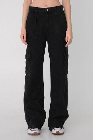 Широкие джинсы с высокой талией и широкими штанинами антрацитового цвета с боковым карманом