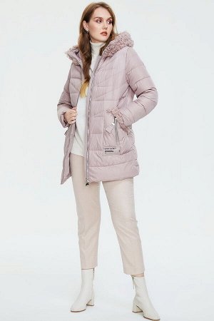 Куртка женская зимняя с капюшоном, воротником и отделкой из натурального меха. Цвет сиреневая пудра